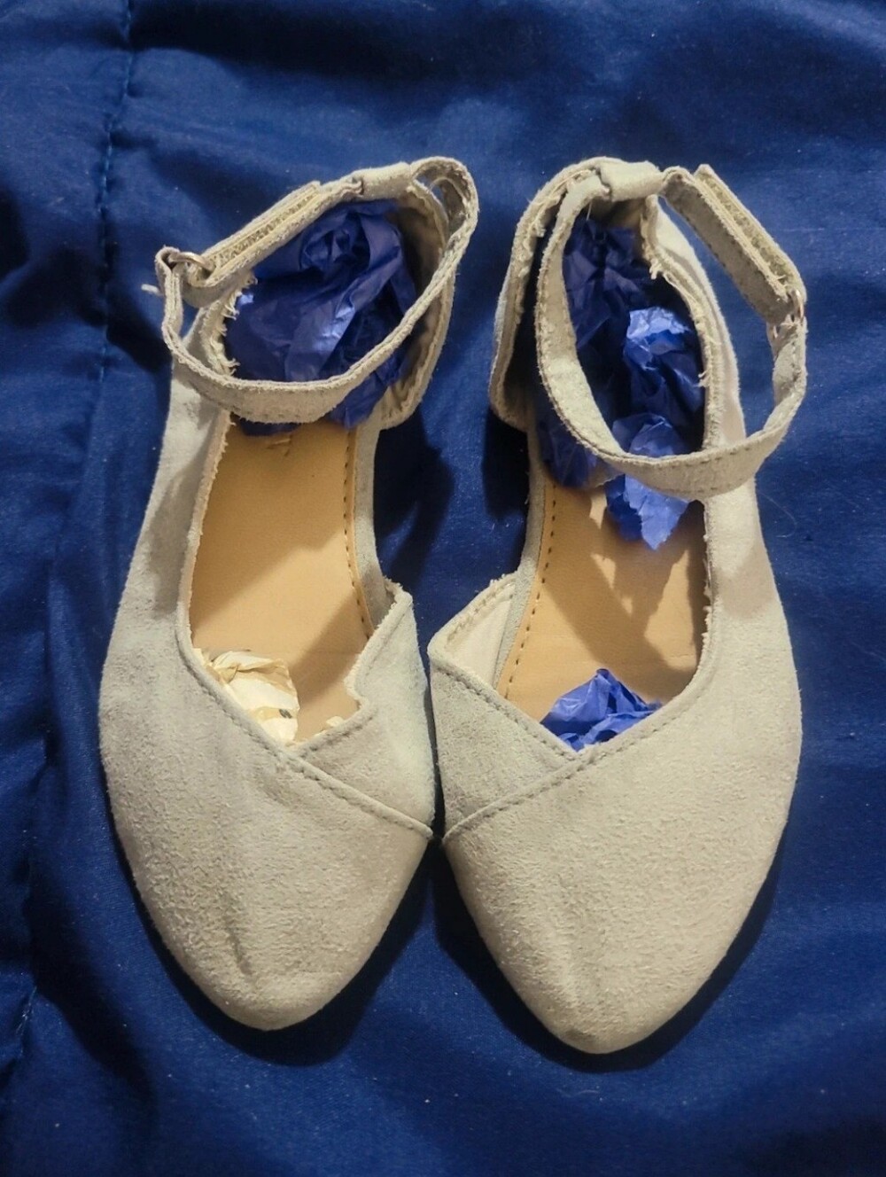 Kid's Ankle Strap Pointed Flats in Light Gray